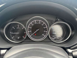 視認性に優れた表示が、必要な情報を瞬時に伝えます。Excellent visibility displays convey information instantly.