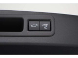 セカンドシート、電動操作スイッチ。