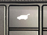【パワーバックドア】スマートキーや運転席のボタンを押すだけでリアゲートが自動で開閉します!荷物を持っている時や、高い位置にあるバックドアを閉める際に便利な機能です♪