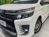 【LEDヘッドライト】悪天候や夜間走行時も良好な視界を確保し安心して運転できる高輝度LEDヘッドライトを装備!点灯速度が早く、消費電力も抑えられています。