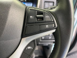 【アダプティブクルーズコントロール】高速道路での長距離走行が楽に!!自動で速度を保つクルーズコントロールが、衝突軽減システムと連携し、前方の車両を感知して車間を保つように速度調節してくれます!!
