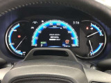 大型メーターで視界も良好な運転席廻りです。運転時の視線移動が少なくて済むので、安全性にも一役かってくれます。