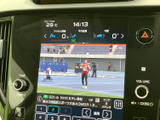 テレビ番組を画面で楽しめる装備です。停車中の待ち時間などに映像を視聴でき、画面内には番組やチャンネルの情報も表示されるため、選局時に確認しやすい構成です。