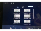車と連携した便利な録画トリガーを採用。車載カメラの映像を内蔵メモリに録画。別のカメラを後付けすることなく前後映像を記録できます。録画した映像はディスプレイオーディオの大画面ですぐに再生、確認できます。