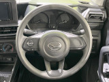インテリアに合わせたデザインのステアリングは、運転される方のことも考え、運転しやすい形状、大きさです。是非一度、実際に触ってお確かめください。