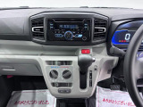 ダイハツのお店では、ダイハツ車を知り尽くしたプロフェッショナルが、専用の診断機器を使って各システムを点検しております。