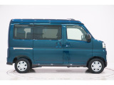 県内13店舗にて常時500台以上ダイハツ車を展示中です。見て、触って、納得のいく一台をぜひ見つけてください。