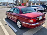 コーナーセンサー付きですので駐車も安心です。