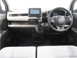 ◆インテリアパネル◆視界広々で非常に運転しやすくロングドライブでも疲れを感じさせないすっきりとまとまったインパネ周りです。