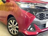 【LEDヘッドライト】悪天候や夜間走行時も良好な視界を確保し安心して運転できる高輝度LEDヘッドライトを装備!点灯速度が早く、消費電力も抑えられています。