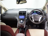 オシャレなインテリアで運転する気分も盛り上がりますよね^^
