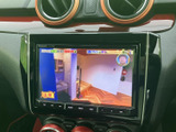テレビ映像を画面で楽しめる装備で、停車中の待ち時間も快適に過ごせます。見やすい画面表示で、休憩中などに映像を視聴したい場面で活用いただけます。