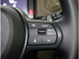 ホンダセンシング機能のクルーズコントロールはアクセル操作せず一定のスピードで走行するのはもちろん、前車との適切な車間距離も保ちます!車線内を走行できるようハンドル操作を支援する機能も付いています!