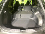 普段のお買い物や通勤、送迎等に十分な荷室スペースを確保しております。セカンドシートを倒すと、大きな荷物の積載も可能です♪