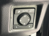 停車中にテレビなどの映像を楽しめる装備が備わっています。画面で映像を確認できるほか、ソース選択などの表示も見やすく、休憩中のひとときに活用いただけます。