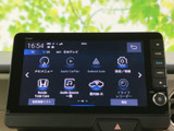 ナビやオーディオに加え、スマートフォン連携などのメニューを画面から選べます。表示がまとまっていて確認しやすく、日々の移動や音楽を楽しむ時間をサポートします。
