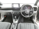 運転席からの視界はこんな感じです☆お気軽にご来店いただき、実際に座って是非お確かめください。ドライバーに寄り添う快適な操作フィールをもたらすステアリングです。