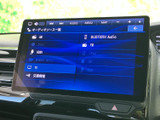 オーディオソースを画面上で選べるため、使いたい音源を確認しながら操作できます。ラジオやBluetooth Audioなど、日常の移動に合わせた音楽の楽しみ方を選べる便利な装備です。