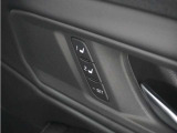 ◆ドライビングポジションシステム◆HondaスマートキーでDRIVER1・DRIVER2のそれぞれにシート位置を記憶でき、乗車時に使用キーを判別して自動で調整を行います。