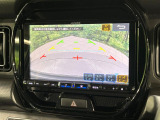 【バックカメラ】駐車時に後方がリアルタイム映像で確認できます。大型商業施設や立体駐車場での駐車時や、夜間のバック時に大活躍!運転スキルに関わらず、今や必須となった装備のひとつです!