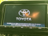 起動時にメーカー画面が表示されるナビ・オーディオを装備。画面下のボタンも見やすく、案内や音楽などの操作をまとめて行えるため、日々の移動を便利にサポートします。