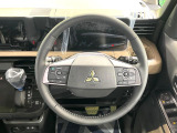 【純正革巻きステアリング】上質な革を使用することで、手にしっかり馴染みとても運転しやすいハンドルです♪