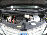 2.4L 直列4気筒DOHCハイブリッドエンジンです。