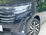 【LEDヘッドライト】悪天候や夜間走行時も良好な視界を確保し安心して運転できる高輝度LEDヘッドライトを装備!点灯速度が早く、消費電力も抑えられています。