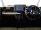【メーター廻り】シンプルで飽きないデザイン、運転中も視界の邪魔にならない構造になっているので運転に支障もありません♪
