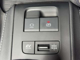 【電動パーキングブレーキ】スイッチ操作でパーキングブレーキを作動・解除することが可能です。