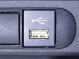 電動パーキングブレーキを装備しております。