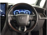オシャレなインテリアで運転する気分も盛り上がりますよね^^