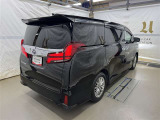 広々とした車内空間に優れた燃費性能。更にデザインも上質で人気のお車です!
