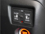 ◆両側電動スライドドア◆狭い駐車場でも乗り降りが楽々♪お子様が隣の車にドアを当ててしまう心配もございません!小さなお子様連れの方もこれで安心。