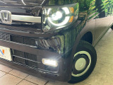 【LEDヘッドライト】悪天候や夜間走行時も良好な視界を確保し安心して運転できる高輝度LEDヘッドライトを装備!点灯速度が早く、消費電力も抑えられています。