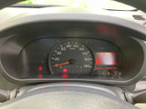 速度表示と各種インジケーターが運転席正面にまとまり、走行中に必要な情報を確認しやすい配置です。表示部も近く、運転に集中しながら目線の移動を抑えやすい造りです。