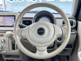 インテリアに合わせたデザインのステアリングは、運転される方のことも考え、運転しやすい形状、大きさです。是非一度、実際に触ってお確かめください。