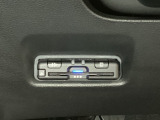 ハンドルの左下にETCがついています。高速道路の料金所の通過も楽々です。 カードの取り出しもしやすい場所についています。