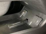 ハンドルの右下にETCがついています。高速道路の料金所の通過も楽々です。 カードの取り出しもしやすい場所についています。