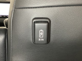 後方にもドライブレコーダーのカメラが付いています。前後両方でお車の周りを監視・記録いたします。