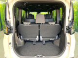 普段のお買い物や通勤、送迎等に十分な荷室スペースを確保しております。セカンドシートを倒すと、大きな荷物の積載も可能です♪