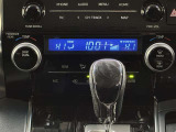 左右独立温度コントロールフルオートエアコンです。運転席、助手席それぞれで独立して温度設定ができます。冷え性の方が乗っても安心ですね♪