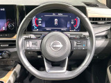 インテリアに合わせたデザインのステアリングは、運転される方のことも考え、運転しやすい形状、大きさです。是非一度、実際に触ってお確かめください。