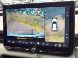 【パノラミックビューモニター】専用のカメラにより、上から見下ろしたような視点で360度クルマの周囲を確認することができます☆死角部分も確認しやすく、狭い場所での切り返しや駐車もスムーズに行えます。
