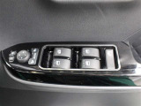 運転席からも操作可能な全席パワーウィンドウが装備されています。