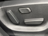 【パワーシート】スイッチ一つで簡単にシートの微調整が可能!電動だから力もいりません!快適なシートポジションにセットして、快適なドライブをお楽しみください。