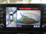 車両を上から見たような映像をナビ画面に表示するパノラミックビューモニターが付いています。