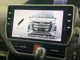 【純正10型ナビ】人気の大型10インチナビを装備。存在感のある大画面はインパクト大!ナビ利用時のマップ表示は見やすく、テレビやDVDは臨場感がアップ!いつものドライブがグッと楽しくなります♪