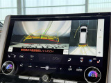 【バックガイドモニター】車両後方の映像をナビ画面に表示し、駐車などの後退操作をサポートします。