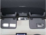 運転席、助手席用サンバイザーにもバニティーミラー付が付いています!身だしなみチェックはこれでバッチリ♪